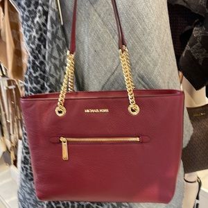 MICHAEL KORS
Jet Set Medium Front Zip Pebbled Leather Chain Tote Bag
Mulberry